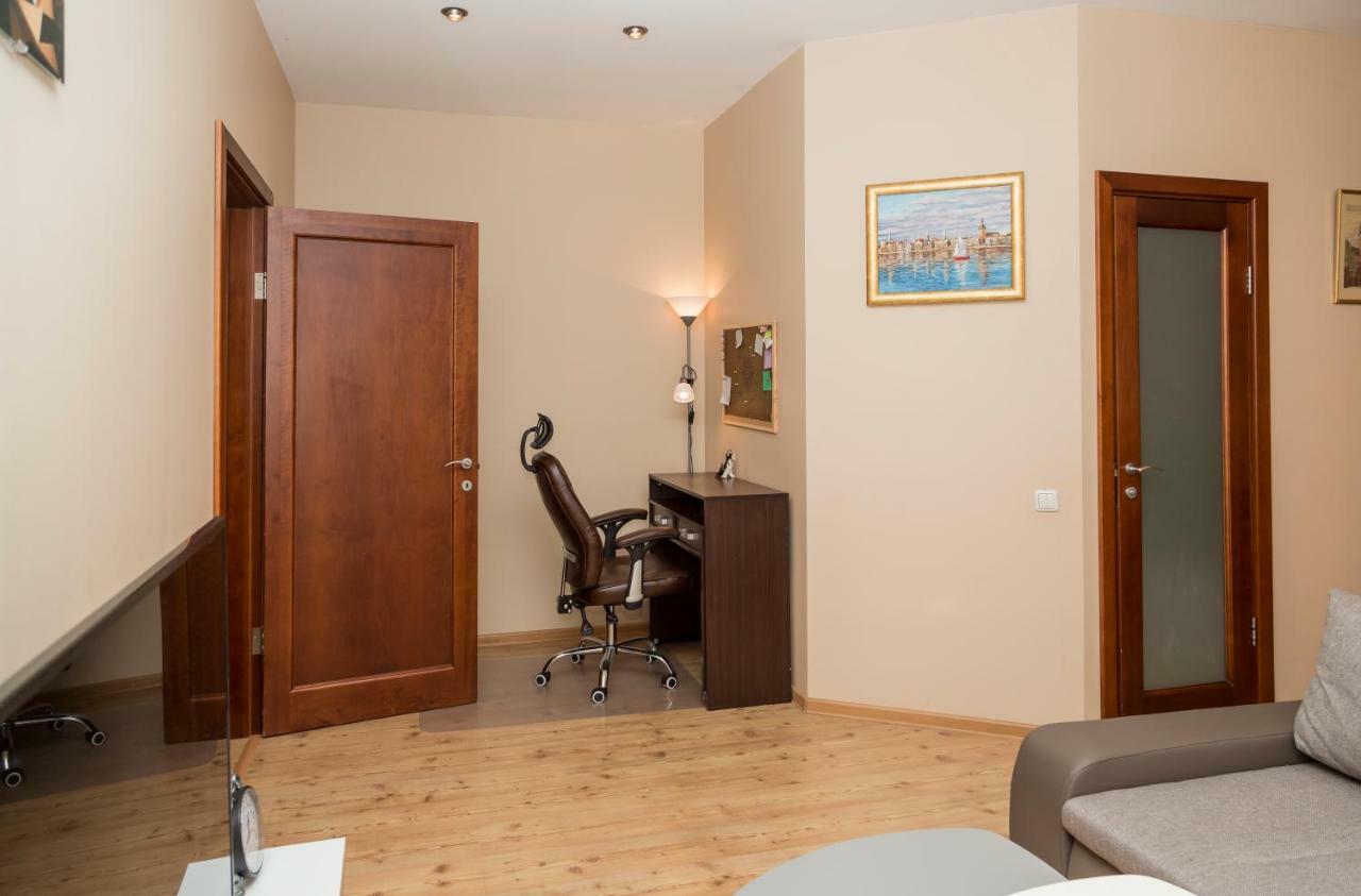 Апартаменты Baltic Amber In Diplomatic District & Free Parking Рига Экстерьер фото